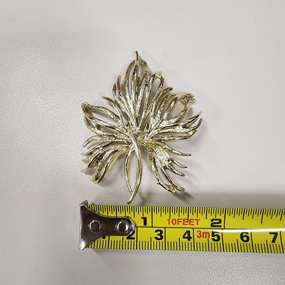 Vintage Gold Tone Starburst Leaf Brooch Pin Mid Century Modern Abstract